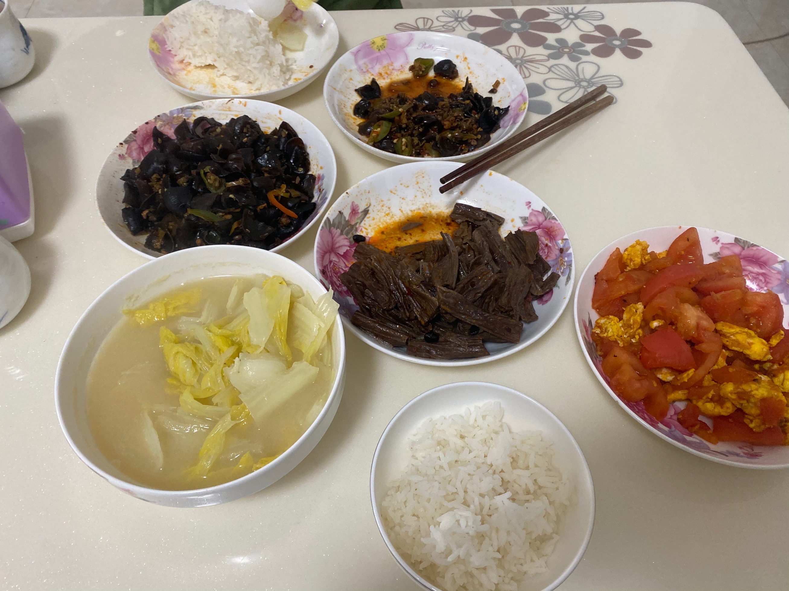 羅力住在向陽溝小區(qū)隔離點(diǎn)已有兩天