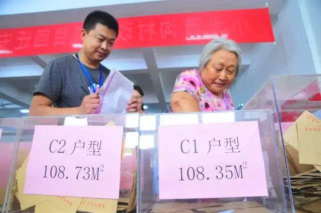 那么無疑將為小產(chǎn)權(quán)的流轉(zhuǎn)制造掩護