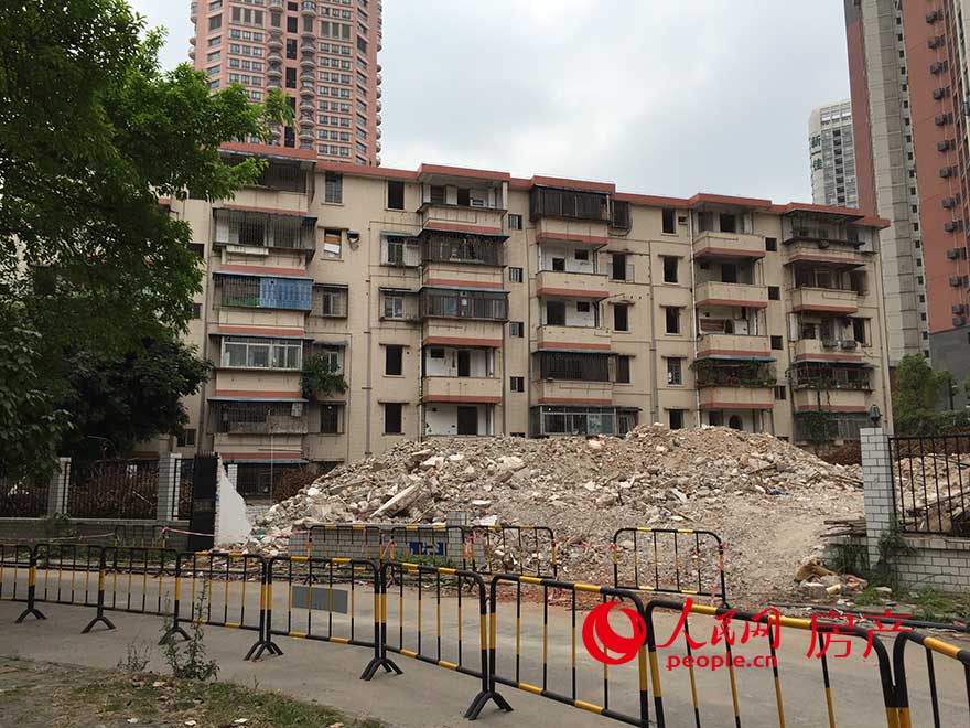 首先我們購買的是深圳市關(guān)外的回遷房指標(biāo)