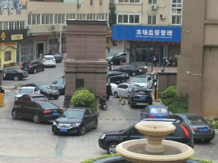 我們的車停到地下停車場(chǎng)也不讓進(jìn)