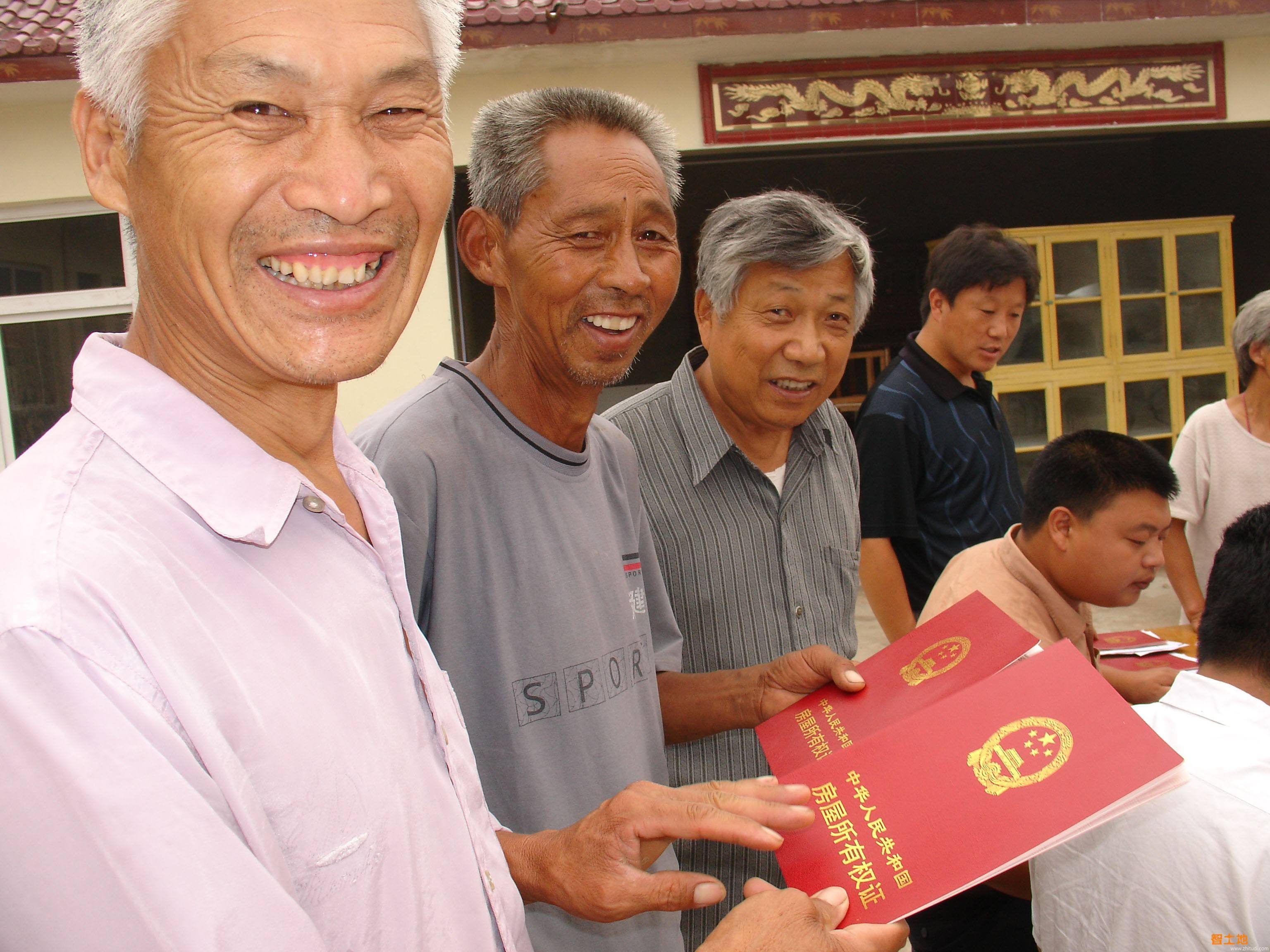 都可以向村委申請(qǐng)危房改造補(bǔ)助