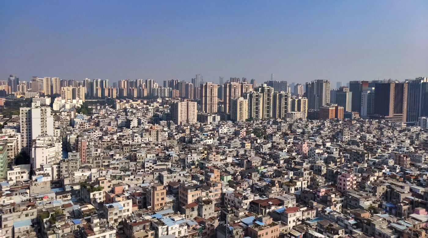 連年輕人愛(ài)去的全家便利店與奶茶店也少有