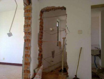 一般的建筑墻體都用空心磚或砌塊來(lái)砌筑