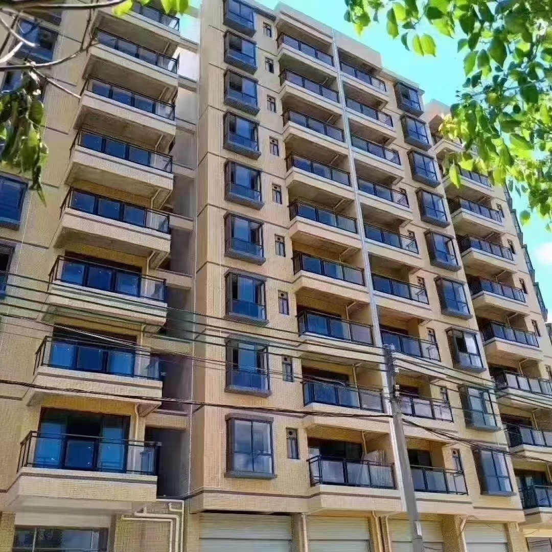 深圳龍華小產(chǎn)權(quán)房因?yàn)槲恢?></img></p>
<p><strong>如果遇到新房比同板塊周邊二手房貴太多</strong></p>
<p>1、舒適度夠，看過來視角挺寬廣了，一般售價(jià)也稍低。</p>
<p>2、新的總比二手的好，假如碰到房比同概念股周邊成交貴太多，回去琢磨一下。</p>
<p>3、畢竟商品房需少交營業(yè)稅。擴(kuò)建居民樓大體上都附有偏向齊全的停車場(chǎng)及地下車庫，化解停車場(chǎng)難難題。</p>
<p>4、而2007年以前竣工的住宅小區(qū)，大都發(fā)展規(guī)劃規(guī)劃時(shí)還沒有意識(shí)到出租車大爆炸的難題，不少?zèng)]建地下儲(chǔ)藏室，即使建了，配比還基本上不夠。</p>
<p>5、有軌電車房 VS 非地鐵房。真正的有軌電車房，是冬天一碗湯的相距也便是大冬天，端著碗湯，從家踏至車站，湯卻是熱的，這才叫有軌電車房。</p>
<p>6、我說的是騎車離，沒有平行線距，護(hù)欄、水道、地下通道，這些公共交通干擾都無法漠視。</p>
<p>7、正規(guī)房源 VS 小產(chǎn)權(quán)房。很多人買不起正規(guī)住房，就想買相對(duì)而言便宜的小產(chǎn)權(quán)房，剛需自住的可選小產(chǎn)權(quán)房，只要想海外投資，即便了。</p>
					<br/>
				<div style=