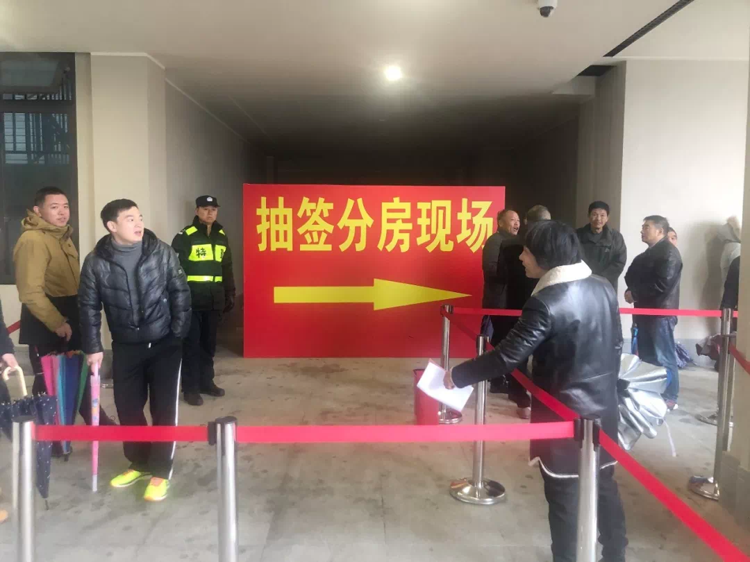 紀(jì)委督查小組督促設(shè)置拆遷咨詢(xún)辦公室