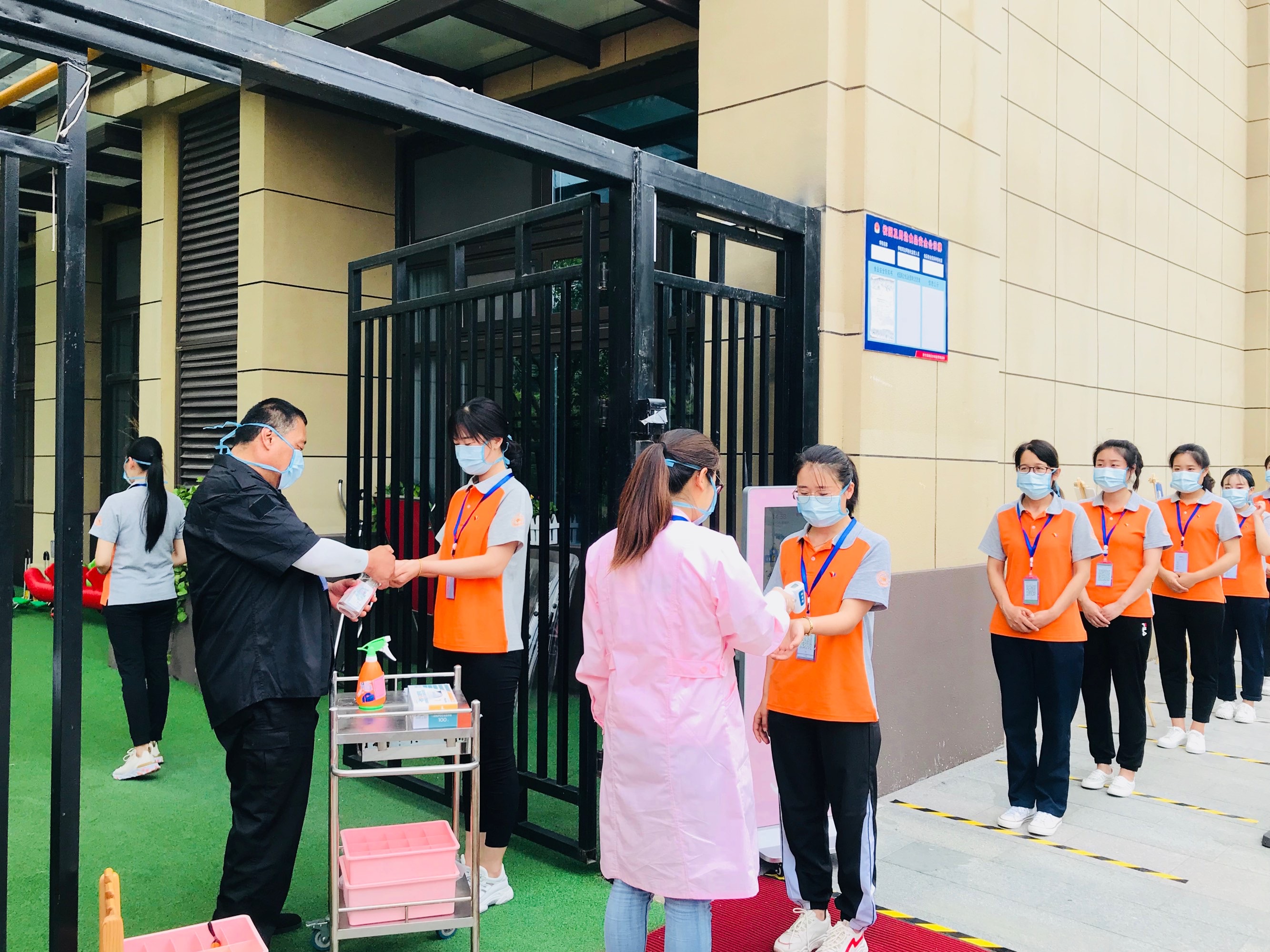 源街道領(lǐng)導(dǎo)多次到盛福園社區(qū)進(jìn)行實地查看