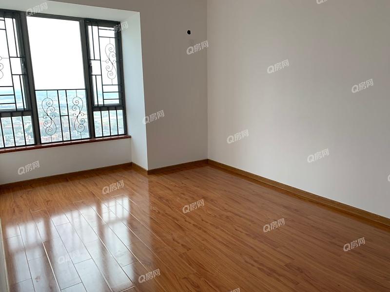 記者上周五沿楊箕涌步入楊箕復建房小區(qū)