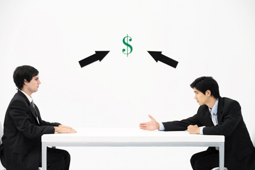 有時候中介代理組織則和房地產(chǎn)商承諾