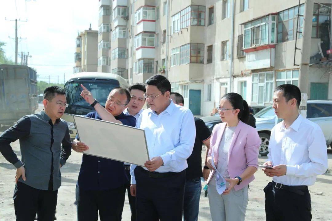 現(xiàn)在由區(qū)政府的曹斌副調研員負責此事